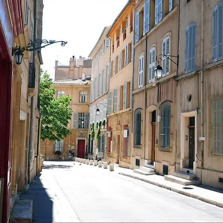 De La Gare Apartment *